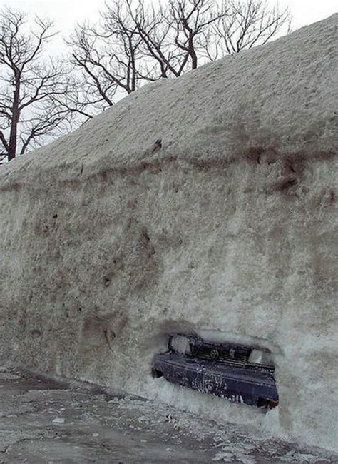 Car Stuck in Snow – 1Funny.com