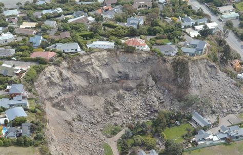 新西兰地震148人遇难 遗体下葬开始