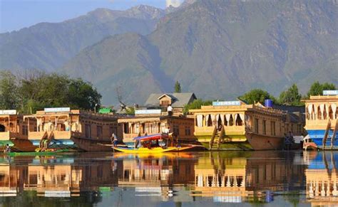 Houseboats in Kashmir - Houseboats in Dal Lake and Nagin Lake