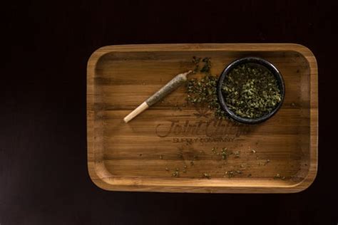 15 Best Rolling Trays For Weed | Add Them To Your Collection – Mamba ...