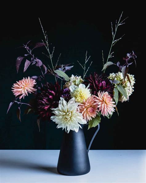 5 easy flower arrangement ideas with dahlias - Cloverhome | Dahlia flower arrangements, Flower ...