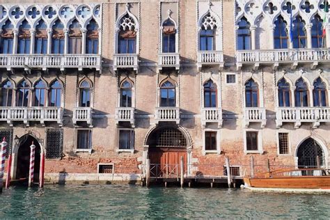 A Guide to Venetian Gothic Churches and Palazzos - Lions in the Piazza