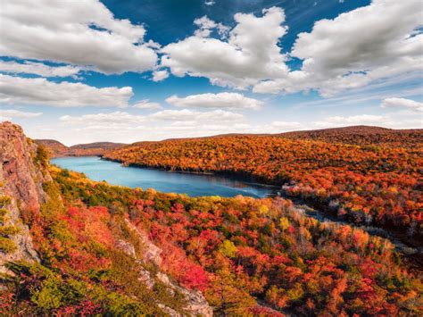 Lake of the Clouds, Porcupine Mountains in Fall Color, Upper Michigan ...