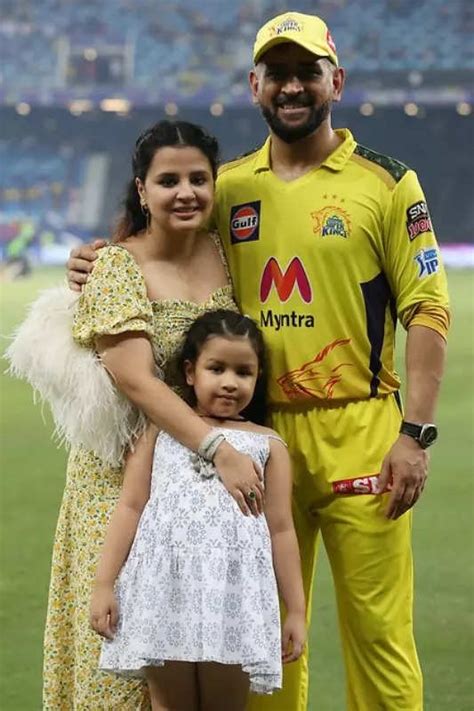 MS Dhoni and Sakshi expecting second child? Adorable photos of the ...