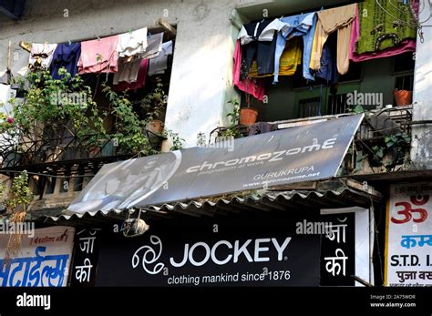 Chawl mumbai hi-res stock photography and images - Alamy