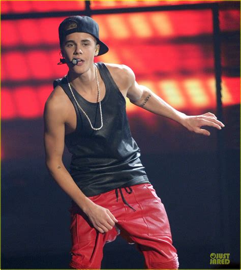 Justin Bieber's AMAs Performance 2012 - Watch Now!: Photo 2760415 | Justin Bieber, Nicki Minaj ...