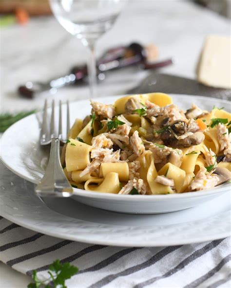 Quick and Easy Pasta with Shredded Pork and Mushrooms Sauce | Shredded ...