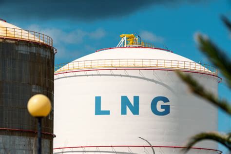 Biden Set to Halt Review of LNG Export Approvals on Friday