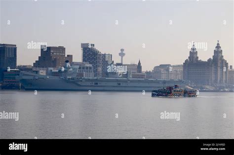 HMS Queen Elizabeth Stock Photo - Alamy