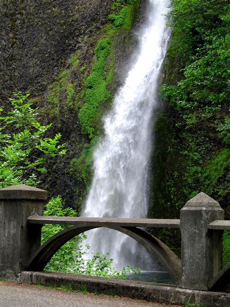 The Columbia River Gorge Scenic Highway’s Waterfalls | The Vintage Tour ...