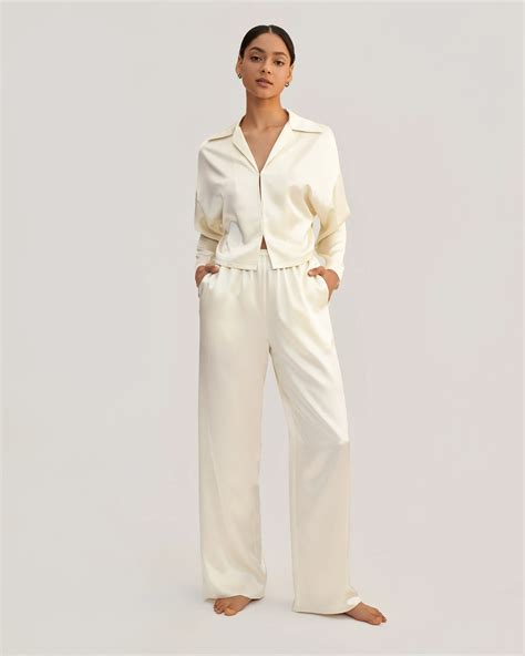 The Best Silk Pajamas 2022: Skims, Lunya, Eberjey – The Hollywood Reporter