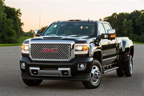 2017 GMC Sierra HD Receives GM's New 445 HP Duramax Diesel V8 | Carscoops