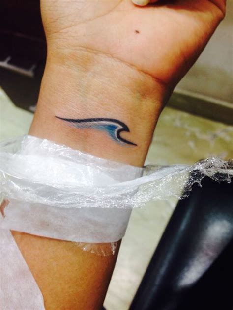 Pin by Guinevere McGarrett on Tattoos | Waves tattoo, Simple wave tattoo