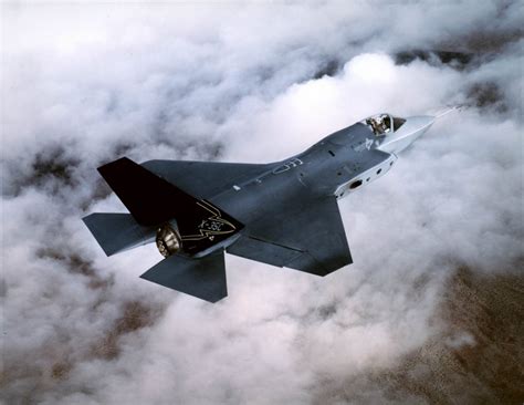 DIE LUFTFAHRT: Lockheed Martin: F-35 JSF probiert neues Triebwerk F135