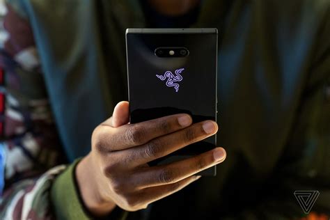 Razer Phone 2 review: it glows, but it doesn’t shine - The Verge