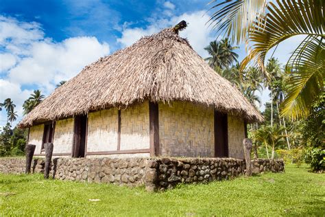 Fiji: Bure is the traditional house in Fiji (Vanua Levu, Savusavu) | The Family Without Borders