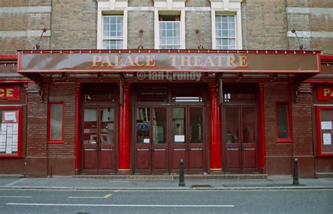 Watford Palace 1989 | Entrance to Watford Palace Theatre - a… | Flickr