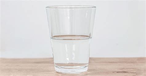 ¿Un vaso de agua o un vaso con agua? | Hispanophone