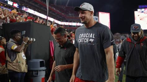 Bucs' Bruce Arians Gives Updated Timetable on Return for Rob Gronkowski