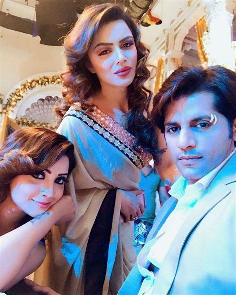 Photos : The Fun-Loving Cast Of 'Naagin 2'