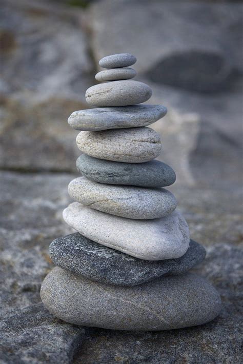 I have been stacking rocks since college days. Love! What a beautiful natural stack. | Stone art ...