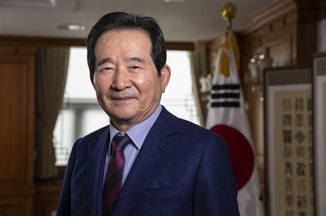 South Korea Prime Minister Chung Resigns in Bid For Presidency - Bloomberg