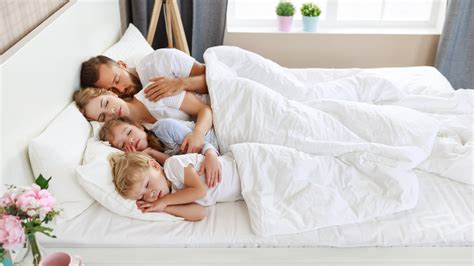 Let the kids in the bed? 7 in 10 parents OK with co-sharing, think it ...