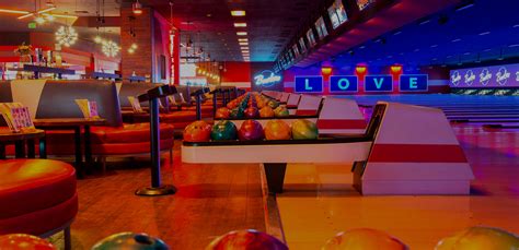 Bowling Alley & Lounge Area in Riverside | Bowlero