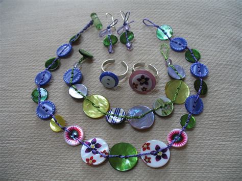 handmade button jewelry ~ ideas arts and crafts projects