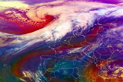 Met Eireann Storm Inguun forecast as ‘bomb cyclone exploding’ off ...