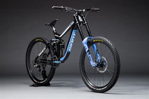 2018 Giant Factory Off-Road Team Bikes - Sick Lines - mountain bike ...