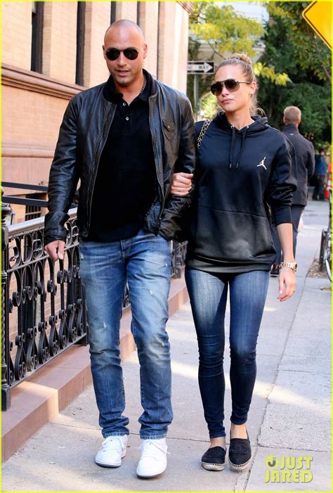 Derek Jeter & Girlfriend Hannah Davis Walk Arm-in-Arm in NYC: Photo ...