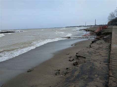 Are Toronto's open beaches safe to swim in? | CBC News