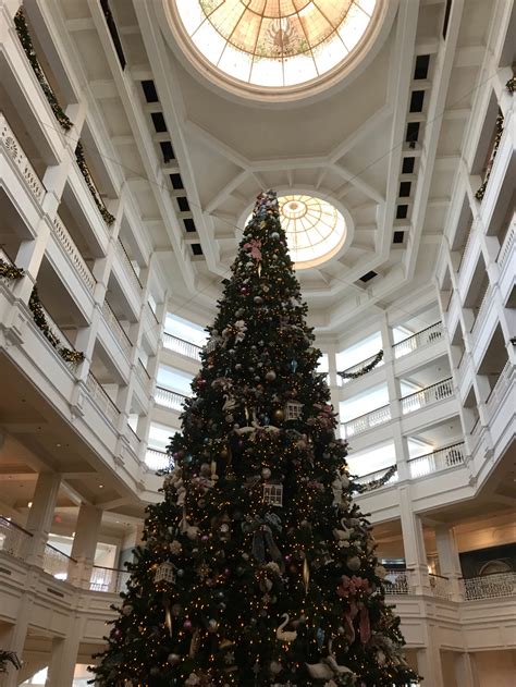 Grand Floridian Christmas Tree | A Very Atheist Christmas