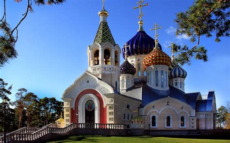 Colorful Russian Dome Church - HD Wallpaper