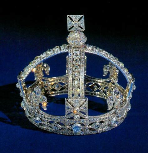 Small Diamond Crown of Queen Victoria | Royal jewelry, British crown ...