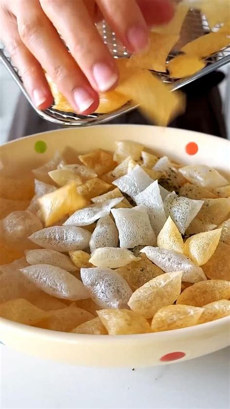 Air Fryer Rice Paper Pop Chips [Video] | Vegan snacks, Diy food recipes ...