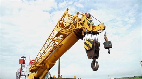 3 Essential Elements to Remember When Buying Lifting Hooks for Cranes - IntelligentHQ