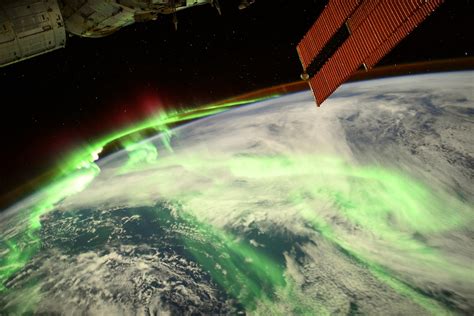 Superbright aurora lights up Earth’s night side in incredible image from space | Live Science