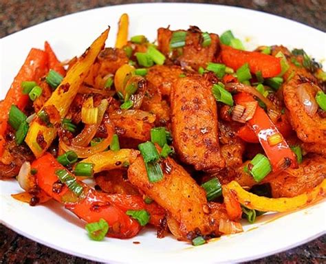 This Yummy Chilli Potato Recipe Is All You Need In Monsoon! | HerZindagi