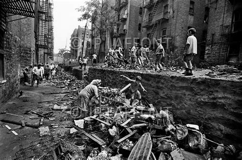 NYC GHETTO BRONX LAF100576 23.JPG | Jean Pierre Laffont