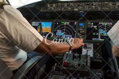 Commercial jet aircraft cockpit - Photos by Canva