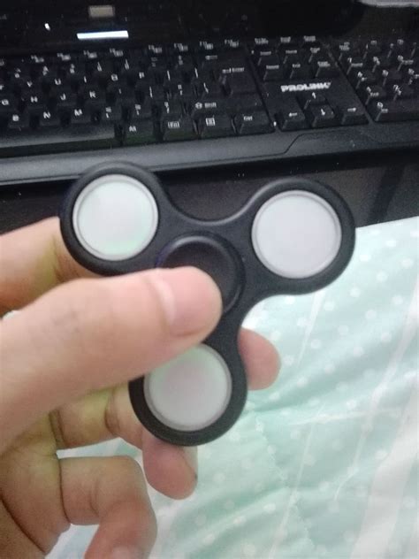 fidget spinner - Wiktionary, the free dictionary
