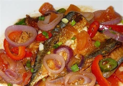 Sarsiadong Galunggong (Fried Mackerel with Tomatoes and Egg sauce) Recipe by Shalina - CookEatShare