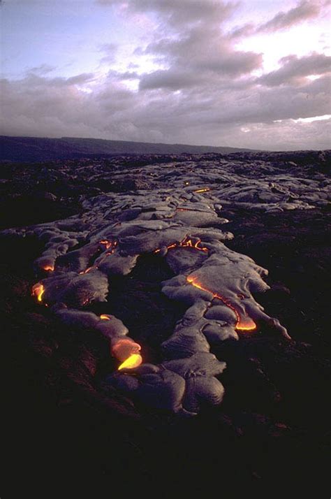 Pahoehoe lava, Hawaii. (vertical) – Geology Pics