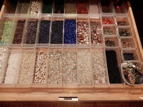 Pretty use of a shallow drawer. #beadorganizer | Craft room ...