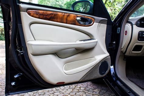 jaguar-xj8-supercharged-interior-door-panel02 - The Garage