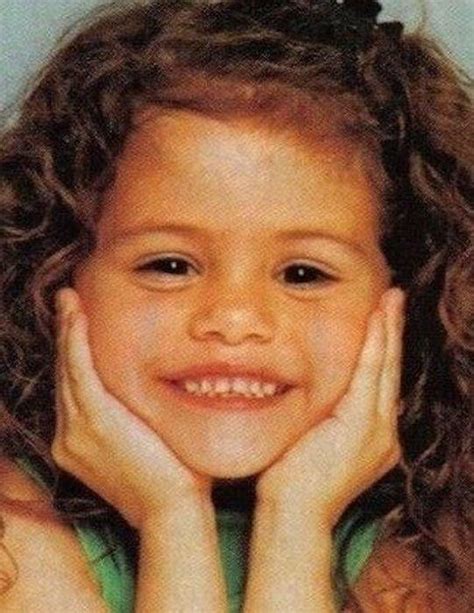 PhotoFunMasti: Selena Gomez from Childhood Photos