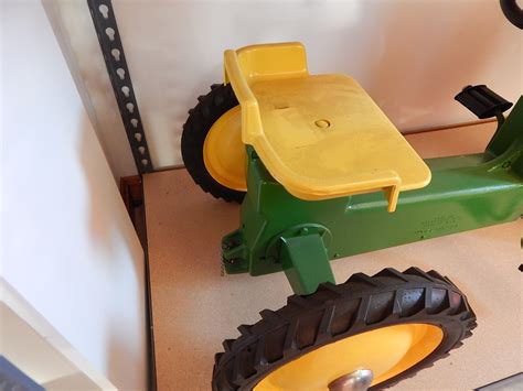 ERTL John Deere Model 520 Pedal Tractor | EBTH