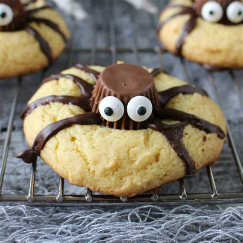 Easy Halloween Spider Cookies - Princess Pinky Girl